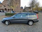 Volvo V70 2.4 140PK 2004/YOUNGTIMER/NIEUWE APK/AIRCO/CRUISEC, Voorwielaandrijving, 750 kg, Leder en Stof, Stationwagon