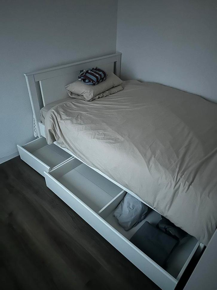 IKEA Songesand bed 140x200cm + Vågstranda matras, Huis en Inrichting, Slaapkamer | Bedden, Zo goed als nieuw, Tweepersoons, 140 cm