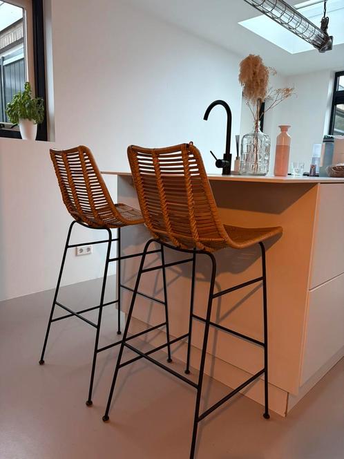 Twee Maison du Monde barkrukken rotan, Huis en Inrichting, Barkrukken, Zo goed als nieuw, 60 tot 90 cm, 2 krukken, Ophalen
