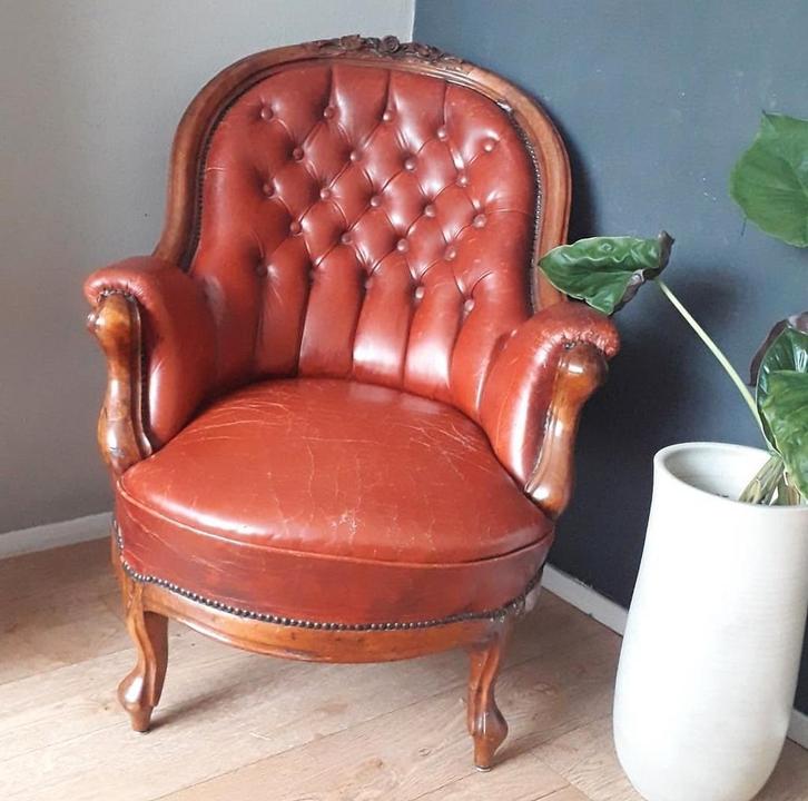 Vintage Leren barok Fauteuil Queen anne chesterfield, Huis en Inrichting, Fauteuils, Gebruikt, Hout, Leer, 75 tot 100 cm, 75 tot 100 cm
