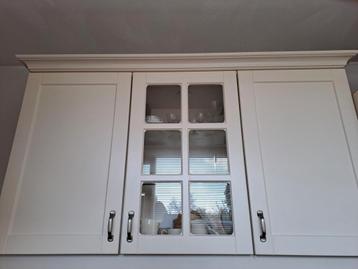 koof boven keukenkasten ,maat 145x40x6 cm,cremekleurig,