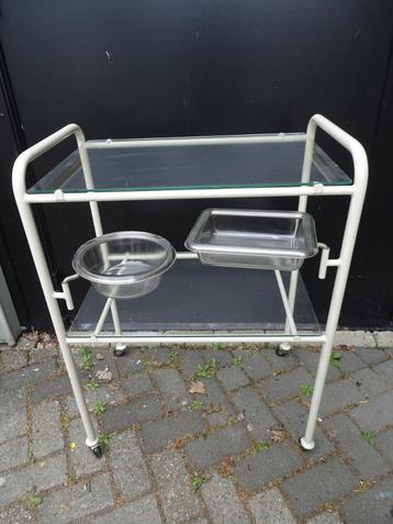 Antiek ziekenhuis/dokters/tandarts tafeltje beschikbaar voor biedingen