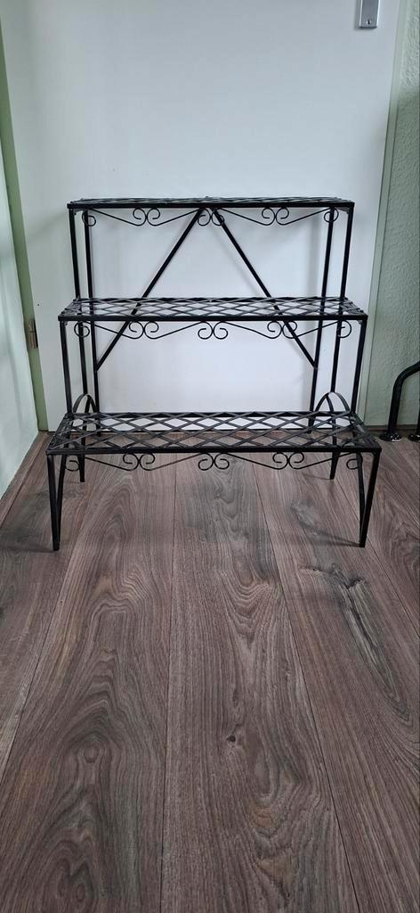 Metalen plantentrap voor binnen, Huis en Inrichting, Tafels | Sidetables, Zo goed als nieuw, 50 tot 75 cm, 50 tot 100 cm, Rechthoekig