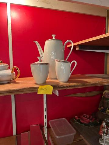 Vintage Porseleinen Koffiesetje beschikbaar voor biedingen