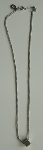 Avon verzilverde Ketting met kubus  small   nr  1359, Sieraden, Tassen en Uiterlijk, Kettingen, Nieuw, Verzenden