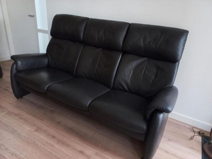 W Schillig comfortabele leren driezitsbank donkerbruin, Huis en Inrichting, Banken | Complete zithoeken, Zo goed als nieuw, Ophalen