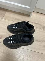 Yeezy 700 V3 Clay Brown, Adidas, Zwart, Ophalen of Verzenden, Sneakers of Gympen