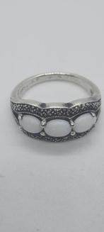 Zilveren ring met maansteen en markasiet - ringmaat 17, Gebruikt, Ophalen of Verzenden, 17 tot 18, Met edelsteen