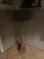 Houten vloerlamp met grijzekap, Huis en Inrichting, Lampen | Vloerlampen, Ophalen, Gebruikt, 100 tot 150 cm, Landelijk