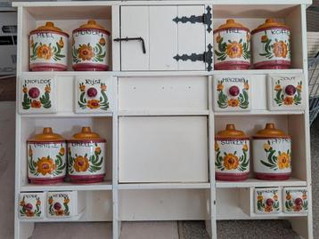 Prachtig antieke kruidenkast voor aan de muur  beschikbaar voor biedingen