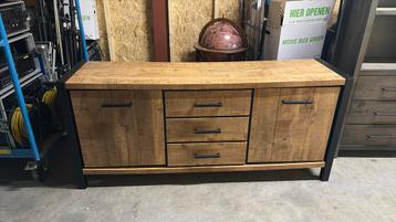 Industriële dressoirkast massief hout en metaal 181x80x48 cm beschikbaar voor biedingen