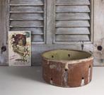 Ambachtelijke terra cotta kaasmal binnenin lichtgeel glazuur, Ophalen of Verzenden