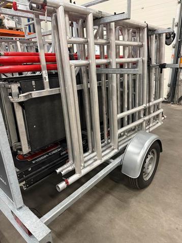 Steiger op Aanhanger met Lift - 3 Jaar Oud beschikbaar voor biedingen