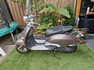 Snorscooter 4 takt weinig kmh beschikbaar voor biedingen