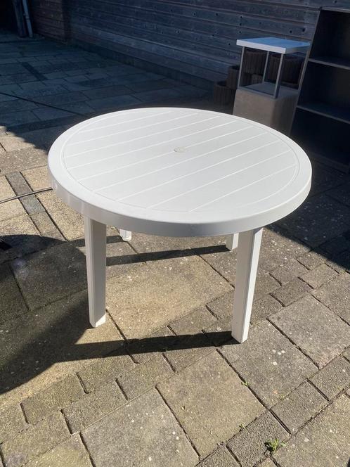 Stevige ronde tuintafel – wit kunststof – in goede staat, Tuin en Terras, Tuintafels, Zo goed als nieuw, Rond, Kunststof, Ophalen of Verzenden