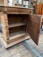 Landelijke Franse eiken eendeurskast met bewerkte deur, Ophalen