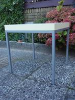 Strak ontwerp tafel met metalen poten, Huis en Inrichting, Tafels | Eettafels, Ophalen, Vierkant, Tot twee personen, 50 tot 100 cm