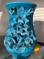 Turquoise blauwe vaas Capodimonte, Gebruikt, Blauw, Aardewerk of Porselein, Ophalen of Verzenden