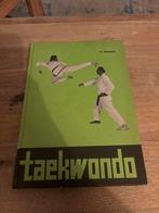 Taekwondo boek van H. Holvast, Ophalen of Verzenden, Gelezen, Vechtsport