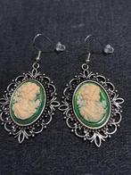 Camee Oorbellen - Vintage Stijl, Sieraden, Tassen en Uiterlijk, Oorbellen, Hangers, Nieuw, Ophalen of Verzenden, Groen
