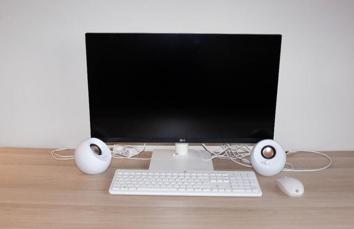 LG UltraFine 27US500 - 4K IPS Monitor 27 inch en toebehoren, Computers en Software, Monitoren, Zo goed als nieuw, 60 Hz of minder