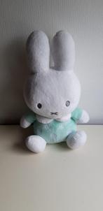 knuffel van Nijntje 33 cm met rammelgeluid, Ophalen of Verzenden, Zo goed als nieuw, Konijn