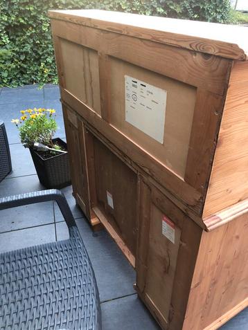 Grenen secretaire beschikbaar voor biedingen