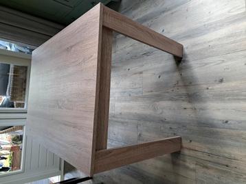 Eettafel  beschikbaar voor biedingen