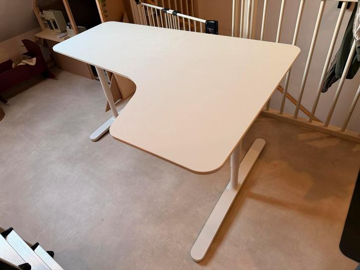 Ikea Bekant Hoekbureau wit, Huis en Inrichting, Bureaus, Zo goed als nieuw, Bureau, Ophalen