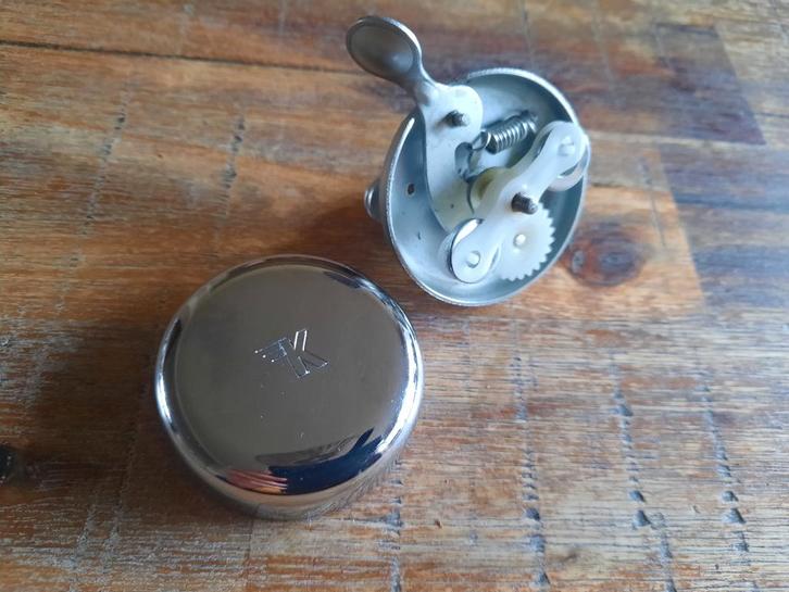 N.O.S kaptein mobylette bel fietsbel, Fietsen en Brommers, Brommeronderdelen | Oldtimers, Nieuw, Overige merken, Overige typen