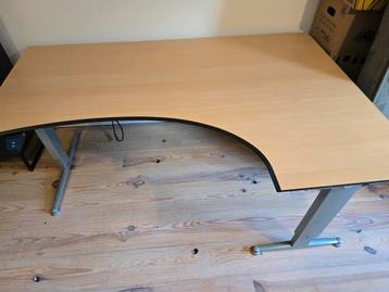 Bureau elektrisch in hoogte verstelbaar