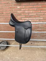 Wintec 500 hart dressuur 17,5 inch, Dieren en Toebehoren, Paarden en Pony's | Zadels, Ophalen of Verzenden, Zo goed als nieuw