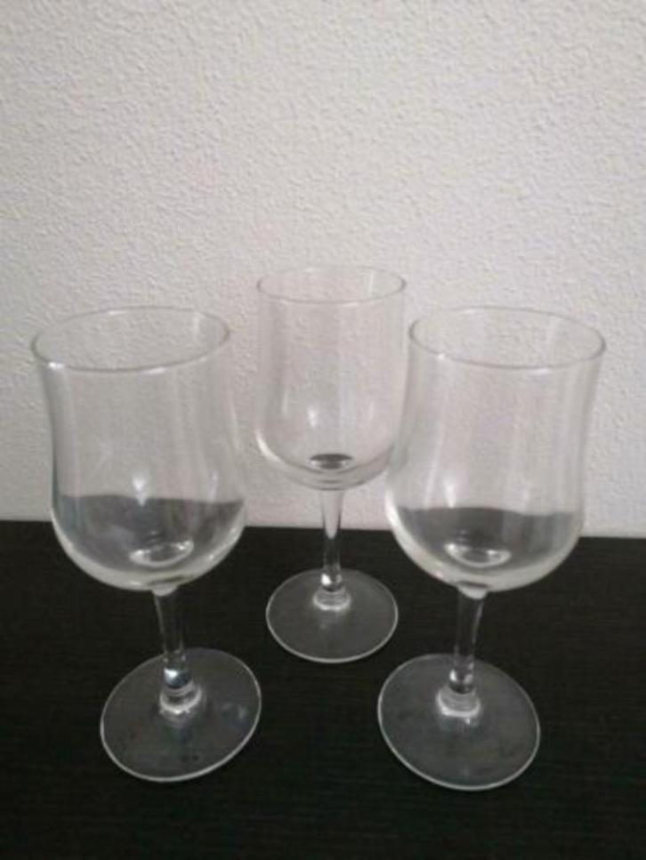 3 Wijnglazen, glas, Huis en Inrichting, Keuken | Servies, Zo goed als nieuw, Glas of Glazen, Overige stijlen, Glas, Ophalen of Verzenden