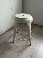 Te koop witte metalen VT wonen kruk, Huis en Inrichting, Krukjes, Ophalen, Zo goed als nieuw