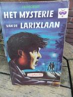 Het mysterie van de larixlaan - boek, Boeken, Gelezen, Ophalen of Verzenden