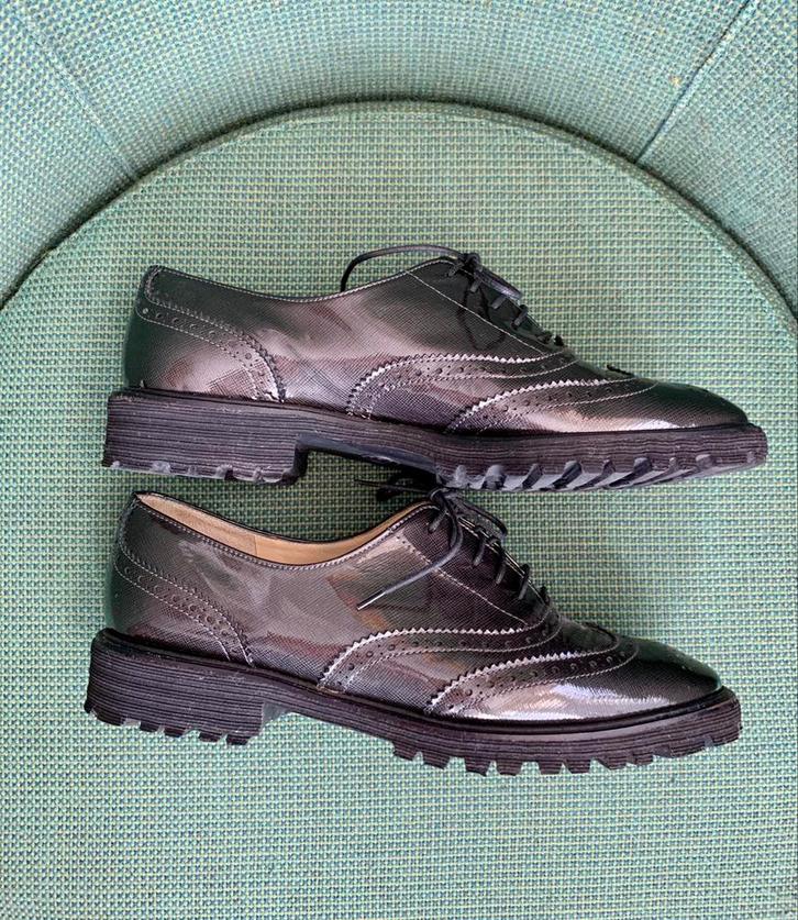 Brunate leren lak schoenen - maat 38, Kleding | Dames, Schoenen, Zo goed als nieuw, Schoenen met lage hakken, Grijs, Ophalen of Verzenden