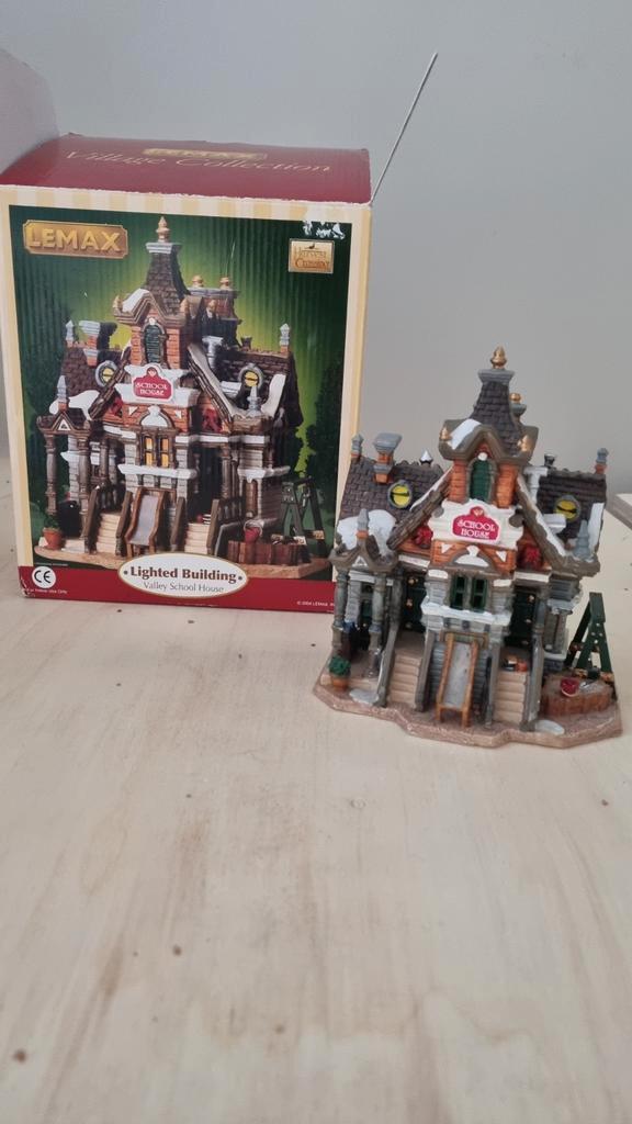 Lemax Valley School House Kersthuisje, Verzamelen, Speelgoed, Zo goed als nieuw, Ophalen of Verzenden