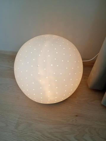 Bol lamp wit beschikbaar voor biedingen