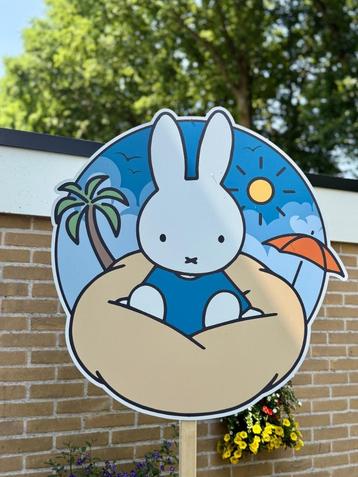 Blauw Nijntje geboortebord voor in de tuin te huur beschikbaar voor biedingen