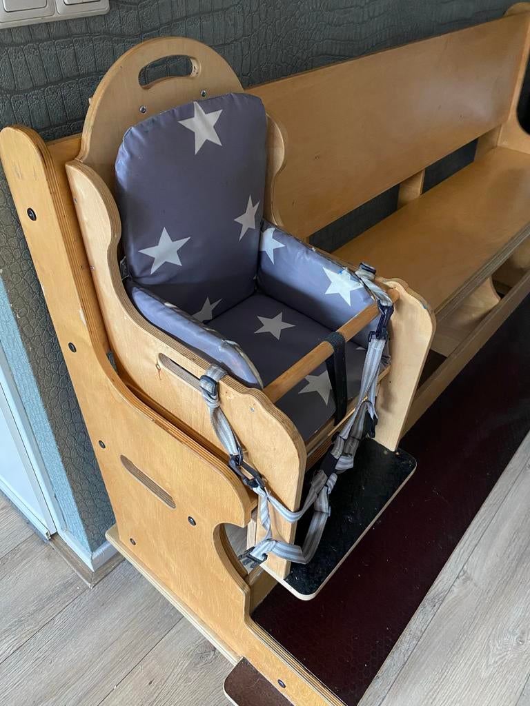 Opvangtafel met bank en kinderstoel + 3 stoeltjes, Ophalen of Verzenden, Gebruikt, Meegroeistoel, Gordel(s)