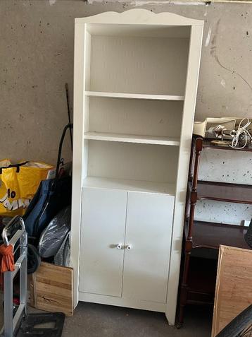 Mooie Kast / Kledingkast beschikbaar voor biedingen