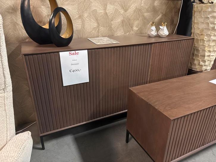 Walnoot dressoir B-keus - nu €400,-, Huis en Inrichting, Kasten | Dressoirs, Gebruikt, 150 tot 200 cm, 25 tot 50 cm, Met deur(en)
