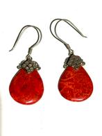 Zilveren vintage oorbellen met sponskoraal, Overige materialen, Overige kleuren, Ophalen of Verzenden, Met edelsteen