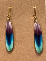 Oorbel met veer, Ophalen of Verzenden, Zo goed als nieuw