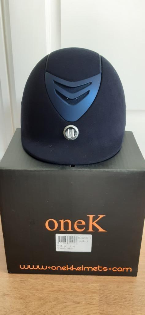 OneK Cap Defender Elegance Chamude - blauw, Dieren en Toebehoren, Paardrijkleding, Nieuw, Dames, Heren, Cap, Dressuur, Ophalen of Verzenden