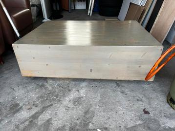 Gratis af te halen, een gebruikte salontafel.