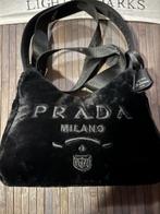 Fluffy tas Prada zwart, Sieraden, Tassen en Uiterlijk, Tassen | Damestassen, Ophalen of Verzenden, Zo goed als nieuw, Zwart, Handtas