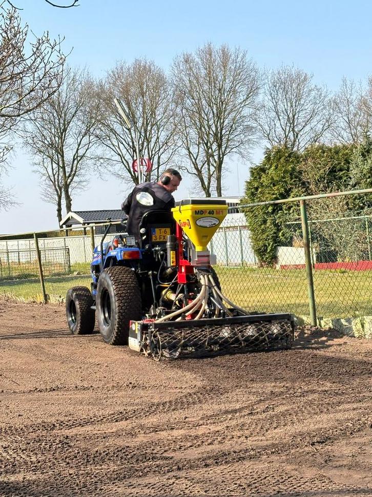 Mini loonwerk, minikraan, frezen, zaaien, egaliseren,, Diensten en Vakmensen, Tuinmannen en Stratenmakers, Bestrating, Hekwerk of Schuttingen