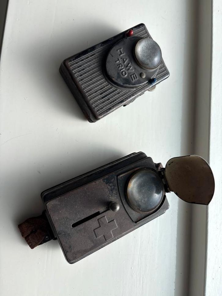 Vintage zaklampen - Howe Trio & Rode Kruis, Antiek en Kunst, Antiek | Gereedschap en Instrumenten, Ophalen of Verzenden