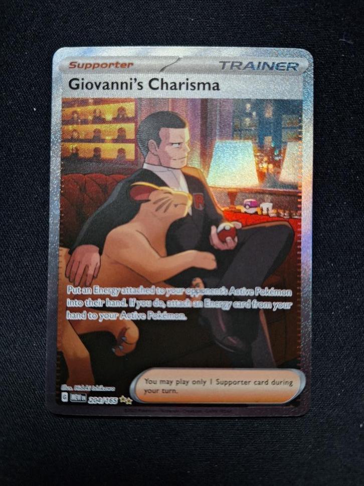 Giovanni's Charisma #204 (Mew/151), Hobby en Vrije tijd, Verzamelkaartspellen | Pokémon, Zo goed als nieuw, Verzenden